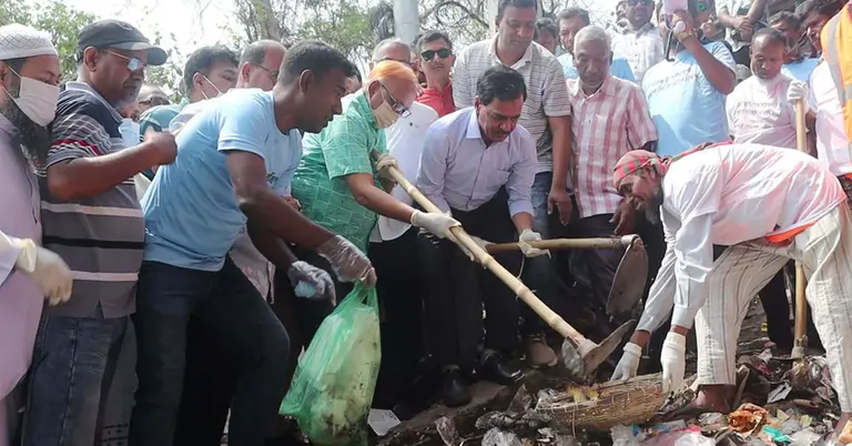 নওগাঁয় পরিষ্কার-পরিচ্ছন্নতা অভিযান শুরু